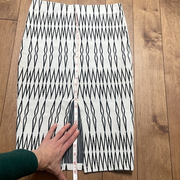 Zara Midi Pencil Skirt Boho Tribal Aztec Print Ivory Black Stretchy Cotton S - Picture 6 of 8
